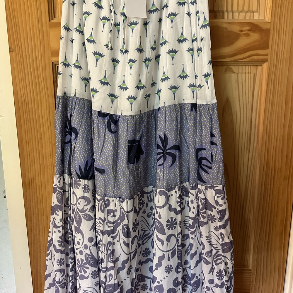 Elegant Floral Midi Skirt - White and Blue